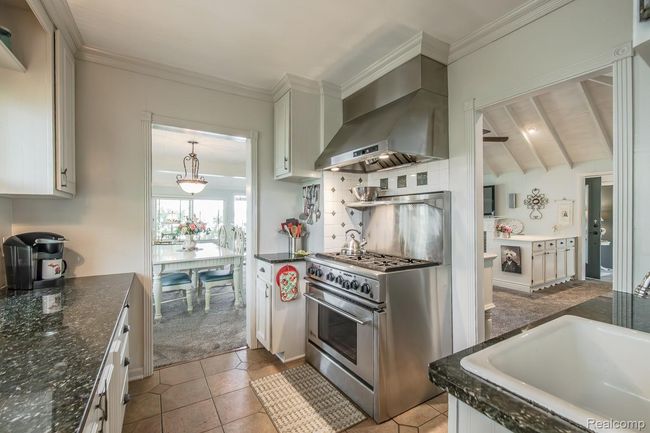 Access to dining room & living room | Image 17