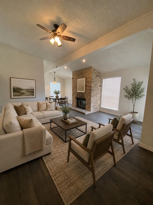 206-2401 Leon St, Austin, TX, 78705-4634 | Card Image