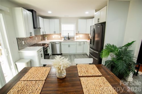 2116 Eastway Dr, Charlotte, NC, 28205-4015 | Card Image