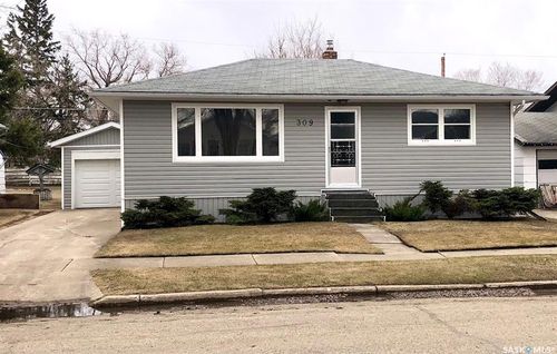 309 Fifth Ave E, Canora, SK, S0A0T0 | Card Image