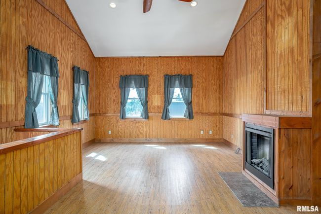 401 N 11 Th St, House other with 2 bedrooms, 2 bathrooms and null parking in Clinton IA | Image 13