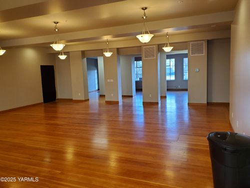 515 E Yakima Ave, YAKIMA, WA, 98901-2701 | Card Image