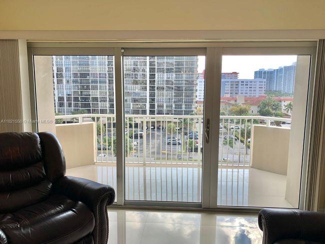 APT-5C - 1985 S Ocean Dr, Condo with 1 bedrooms, 2 bathrooms and null parking in Hallandale Beach FL | Image 9