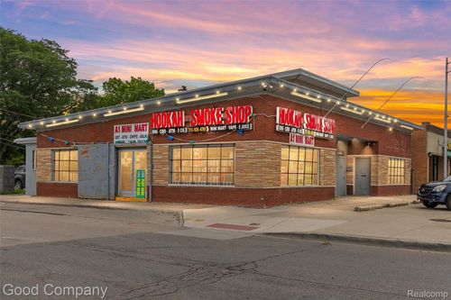 19898 Kelly Rd, Harper Woods, MI, 48225-1918 | Card Image