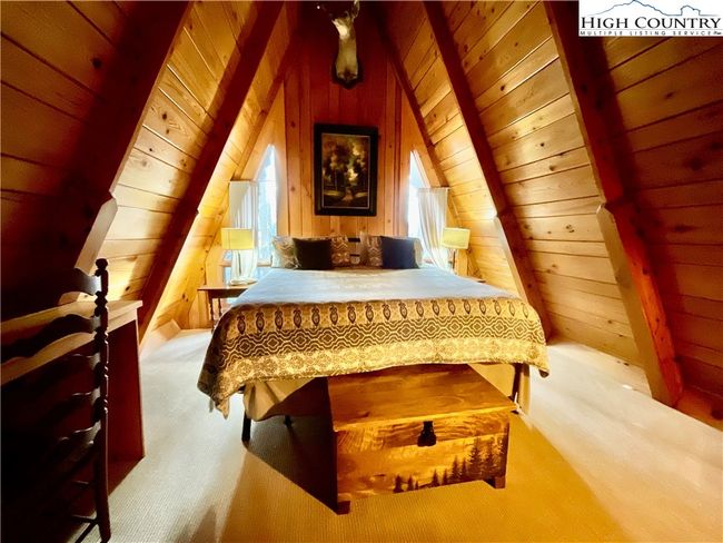 Upper King Bedroom | Image 13