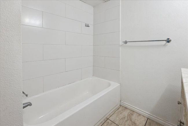 Bathroom | Image 13