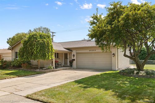 38393 Lyndon St, Livonia, MI, 48154-4963 | Card Image