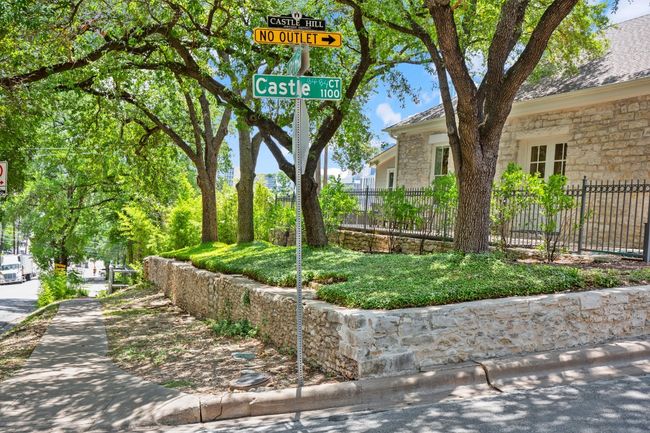 Private, quiet entrance in the Historic District | Image 33