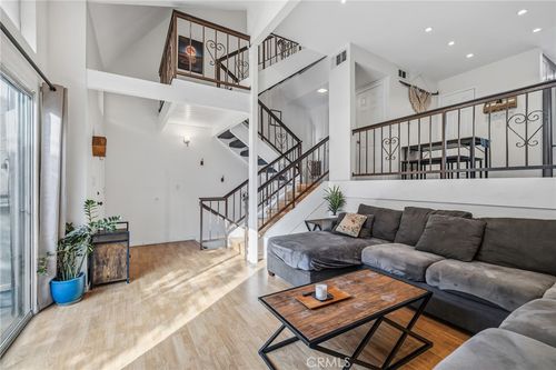 c-13617 Valerio St, Van Nuys, CA, 91405-2789 | Card Image