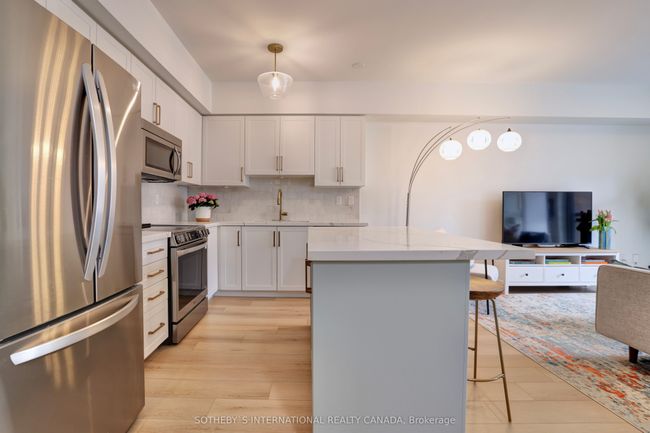 702 - 370 Wallace Ave, Condo with 3 bedrooms, 3 bathrooms and null parking in Toronto ON | Image 10