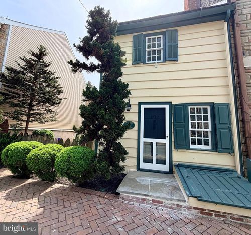 102 E Union Street, BURLINGTON, NJ, 08016 | Card Image