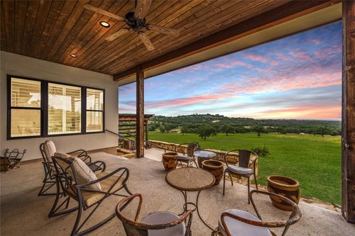 328 E Distant View Dr, Fredericksburg, TX, 78624-7568 | Card Image