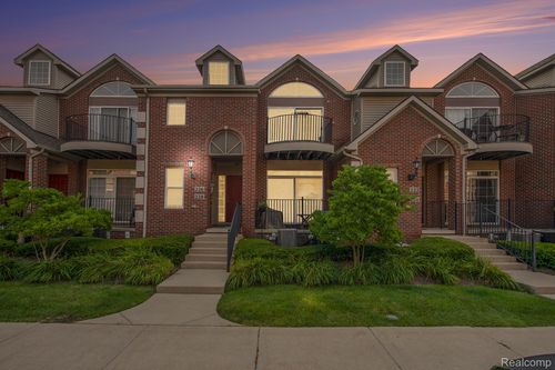 226 Oakbrook Dr, Ann Arbor, MI, 48103-2255 | Card Image