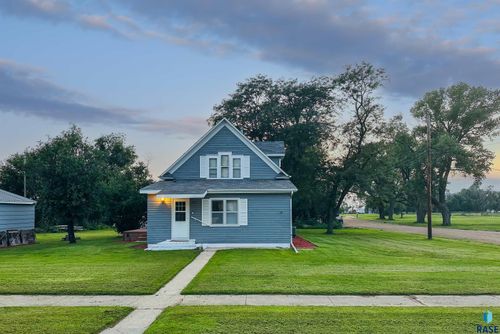 531 N Adams St, Salem, SD, 57058-9056 | Card Image