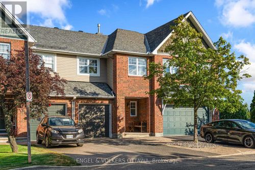 102 Shepody Cir, Gloucester, ON, K1T4H9 | Card Image