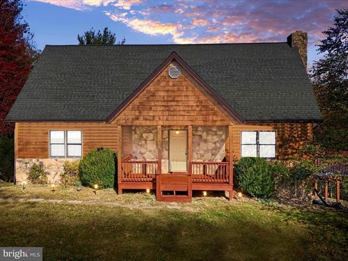 286 Colonial Dr, Berkeley Springs, WV, 25411-7130 | Card Image