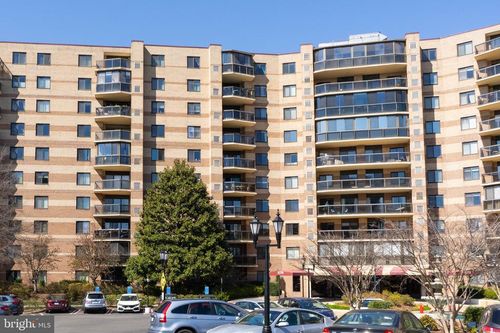 705-8370 Greensboro Dr, MCLEAN, VA, 22102-3517 | Card Image