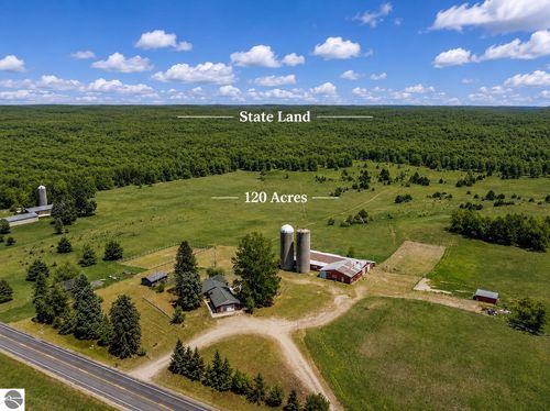 1902 N 29 Rd, Cadillac, MI, 49601-8931 | Card Image