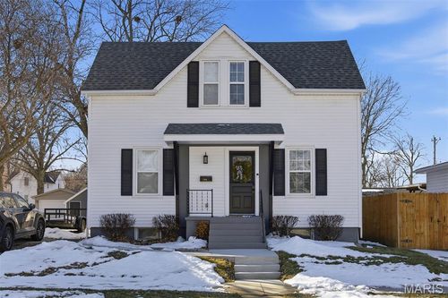 704 Pine St, Highland, IL, 62249-1438 | Card Image