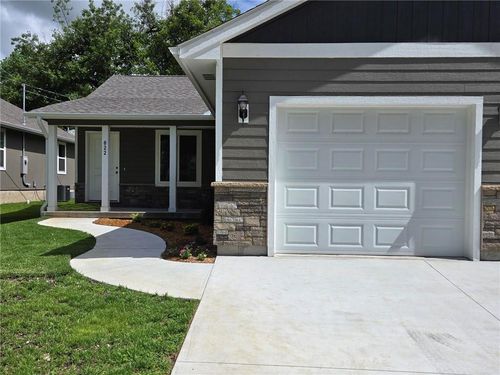 822 Carolina St, Neodesha, KS, 66757-2300 | Card Image