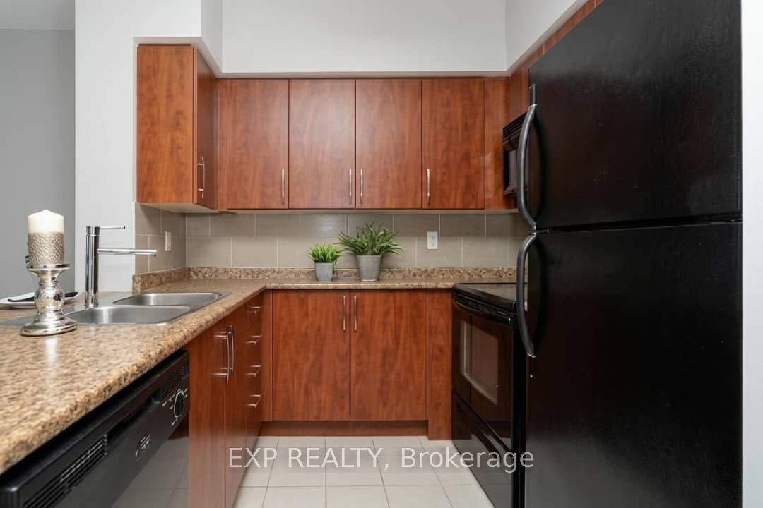 Residential Lease in Toronto W08