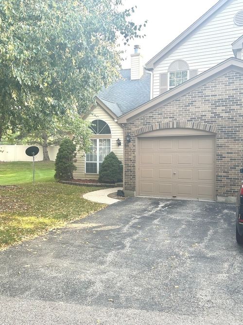 30 Lancaster Cir, Gurnee, IL, 60031-6228 | Card Image