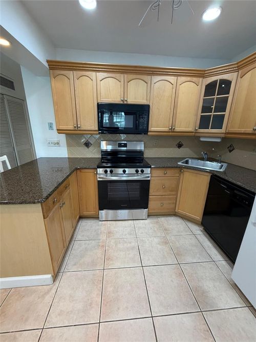 apt-b311-5203 Ne 24th Ter, Fort Lauderdale, FL, 33308-3951 | Card Image