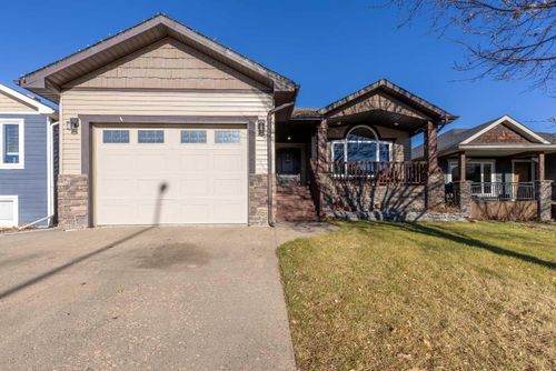706 Northridge Ave, Picture Butte, AB, T0K1V0 | Card Image