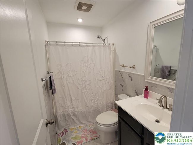 Bathroom 2 | Image 7