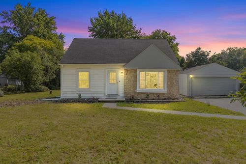 550 N Riverside Drive, Saukville, WI, 53080 | Card Image