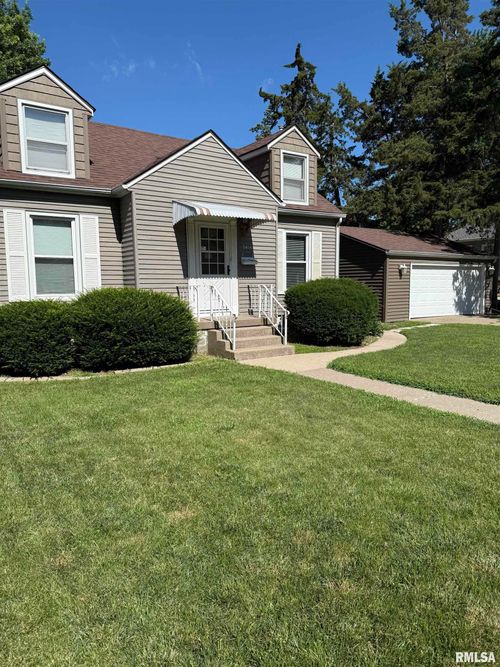 3416 Sturdevant St, Davenport, IA, 52806 | Card Image