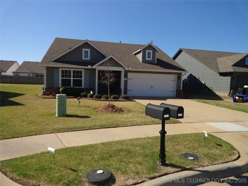 2001 E Tucson Pl, Broken Arrow, OK, 74011-7468 | Card Image