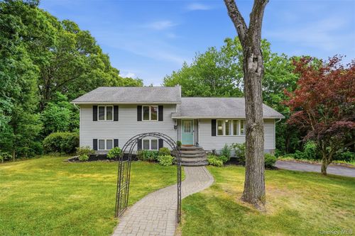 9 Roxanne Blvd, Highland, NY, 12528-2828 | Card Image