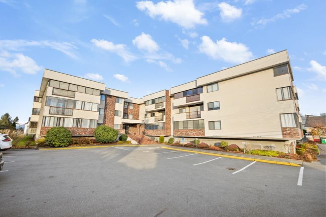 303 - 33369 Old Yale Road, Condo with 2 bedrooms, 1 bathrooms and 1 parking in Abbotsford BC | Image 5