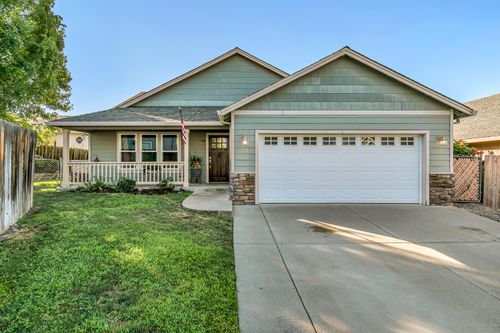 23 Meadowfield Cir, Eagle Point, OR, 97524-8021 | Card Image