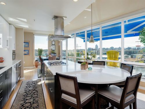 704-399 Tyee Rd, Victoria, BC, V9A0A8 | Card Image