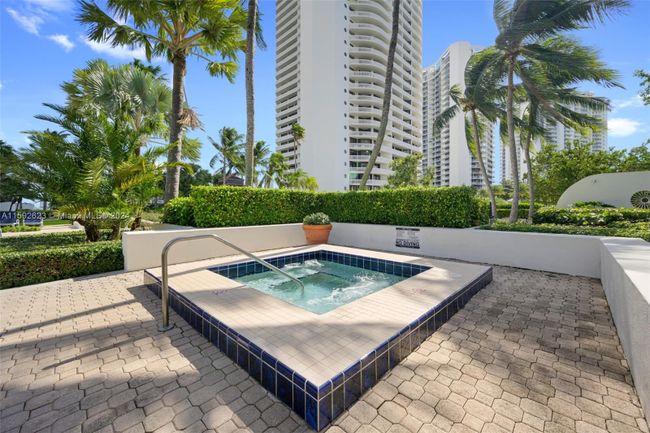 903 - 4000 Island Blvd, Condo with 2 bedrooms, 2 bathrooms and null parking in Aventura FL | Image 22