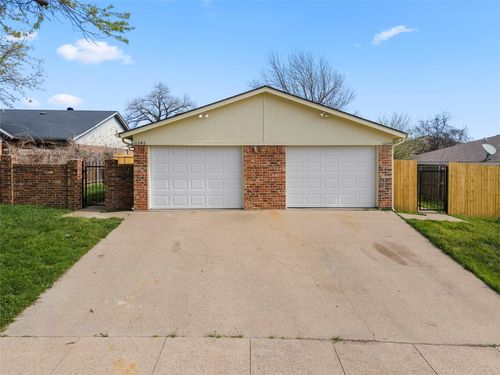 10246 Maverick Dr, Fort Worth, TX, 76108-4058 | Card Image