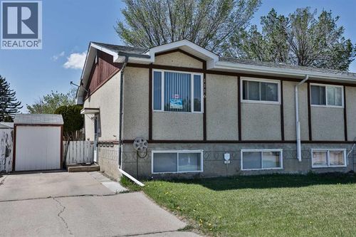 1116 6 St N, Lethbridge, AB, T1H1Y4 | Card Image