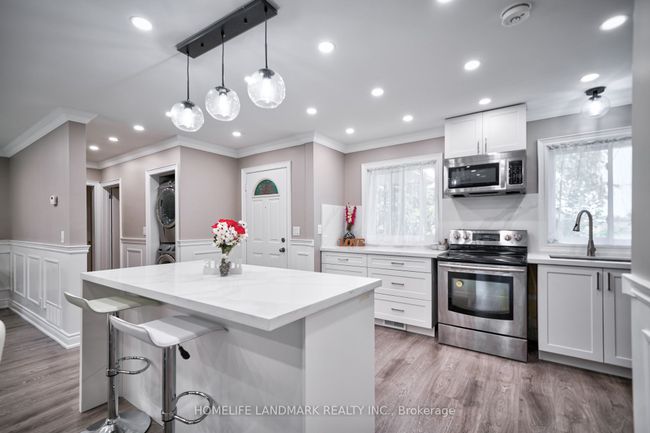 720 Emerson Ave, House other with 5 bedrooms, 2 bathrooms and 4 parking in Oshawa ON | Image 8