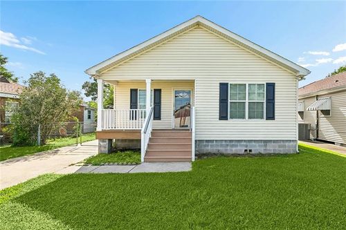 2202 Stander Pl, Chalmette, LA, 70043-4859 | Card Image