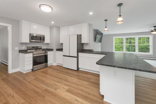 10 Call Rd, Webster, NH, 03303-7521 | Card Image