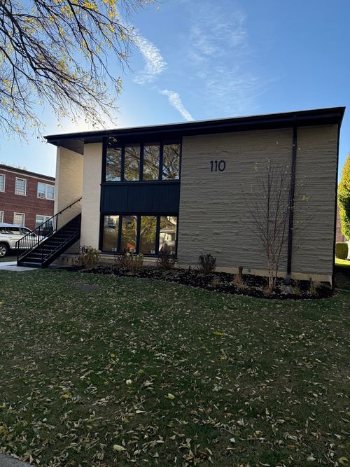 110 N Willow Rd, Elmhurst, IL, 60126-2958 | Card Image