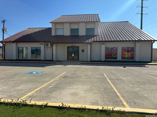 4952 Windsor Hl, Windcrest, TX, 78239-2447 | Card Image