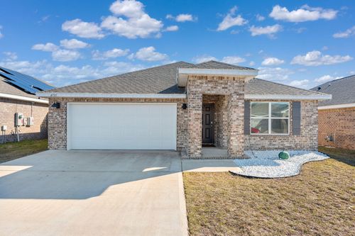 4735 Airmen Dr, Crestview, FL, 32539-8418 | Card Image