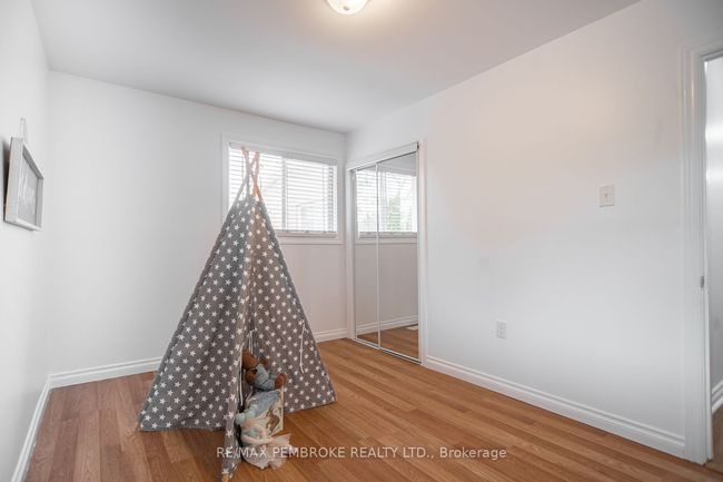 84 Frontenac Cres, House other with 5 bedrooms, 3 bathrooms and 4 parking in Deep River ON | Image 15