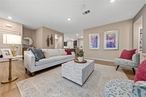205 Bowery, Irvine, CA, 92612 | Card Image