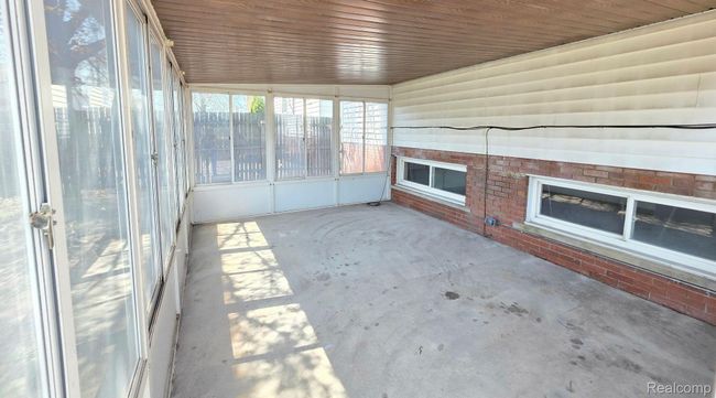 8340 Anna Ave, House other with 3 bedrooms, 2 bathrooms and null parking in Warren MI | Image 15