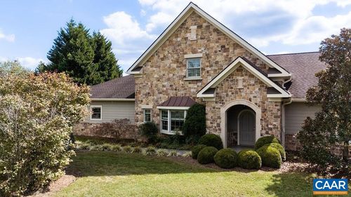 215 Rosewood Dr, NELLYSFORD, VA, 22958-2365 | Card Image