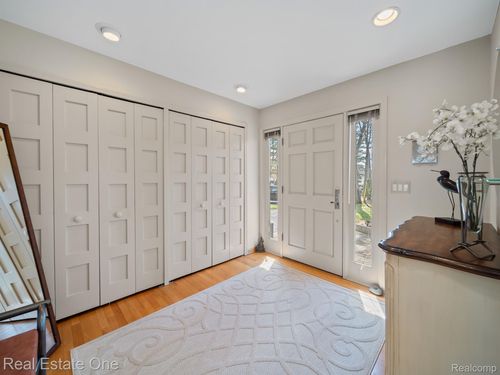 4965 Grover Dr, Brighton, MI, 48116-9755 | Card Image
